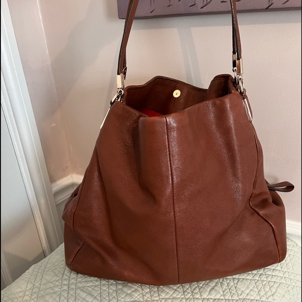 Brown Coach purse. Great condition inside and out.